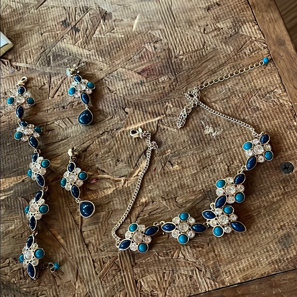 3 pieces Elegant Gold and green Jewelry Set